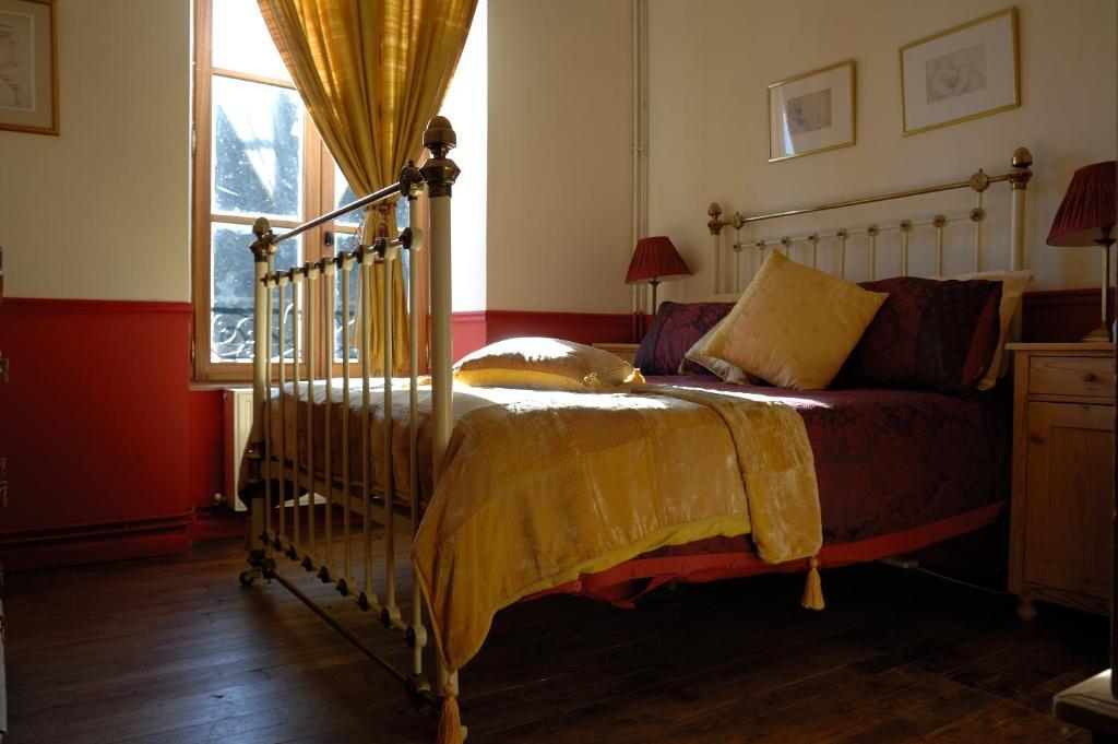 Le Moulin Des Farges Bed & Breakfast Meymac Room photo