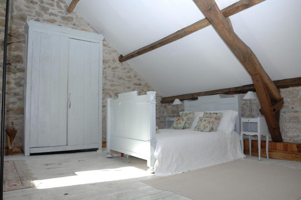 Le Moulin Des Farges Bed & Breakfast Meymac Room photo